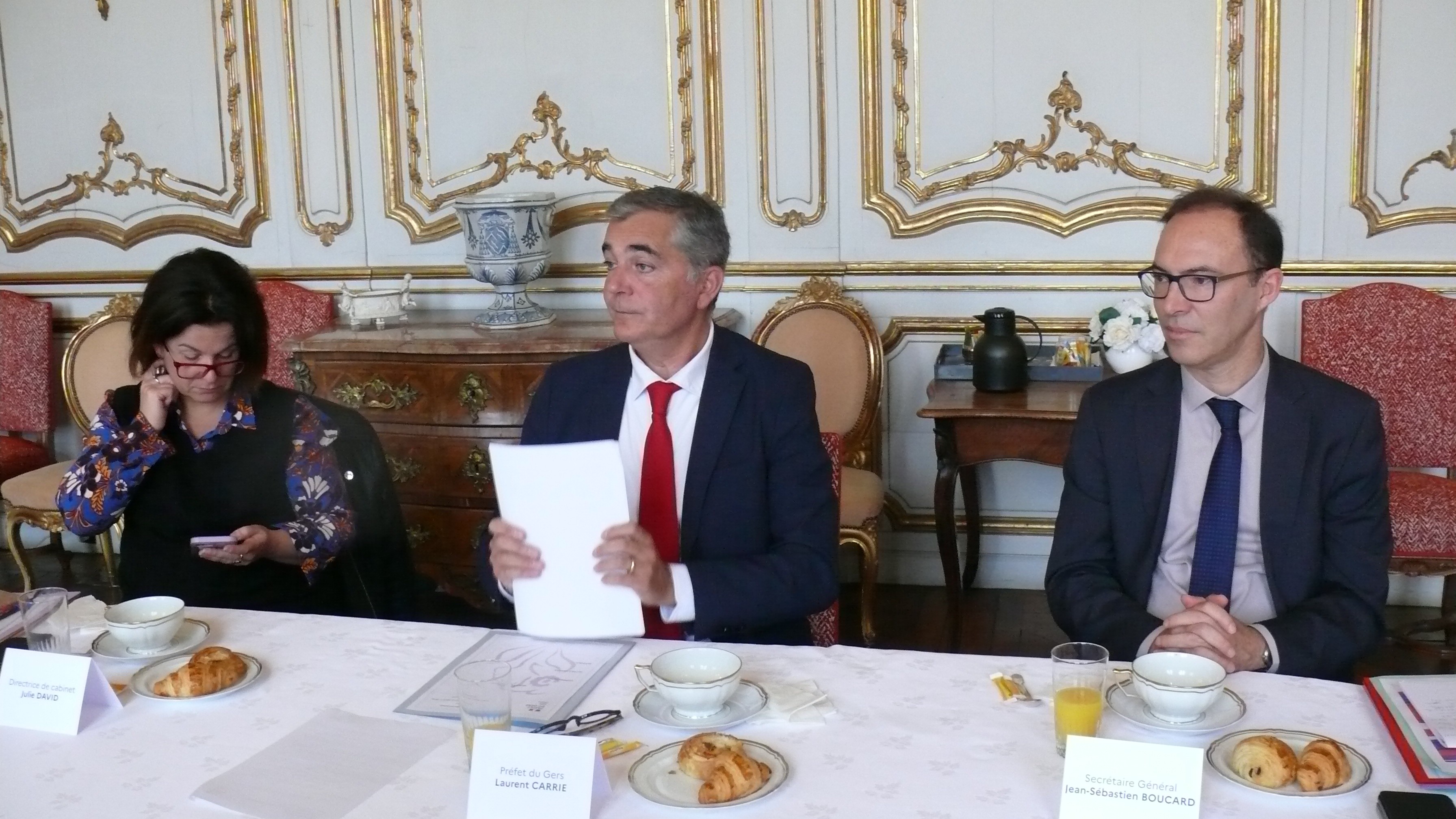 Le préfet, Laurent Carrié, entouré de Julie David, sous-préfète, et de Jean-Sébastien Boucard, Sous-préfet.