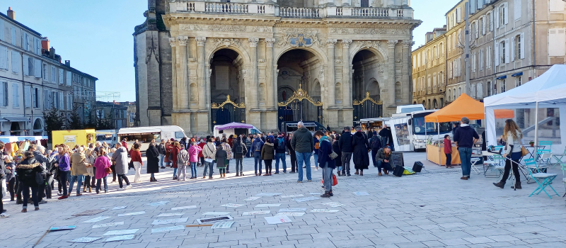 Journée internationale contre les violences faites aux femmes : les 121 victimes ont eté énumérées sur le parvis de la cathédrale