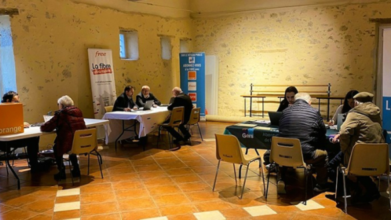 Monbrun : les travaux avancent vite  et on s’abonne déjà à la fibre
