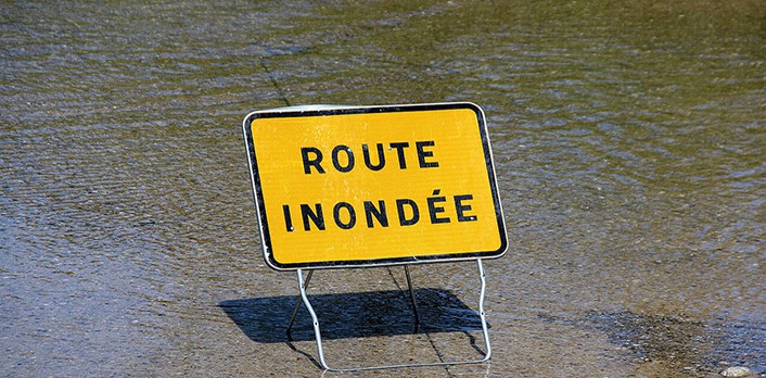 inondation route barree.jpg