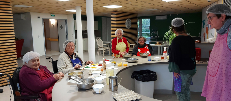 Les résidents de Château Fleuri prêts pour le marché de Noël!