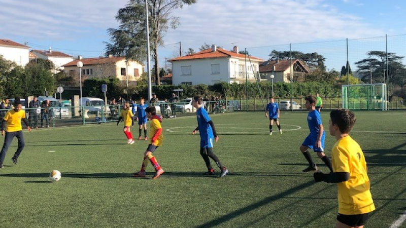 UAV Football : après les intempéries, les jeunes au synthétique