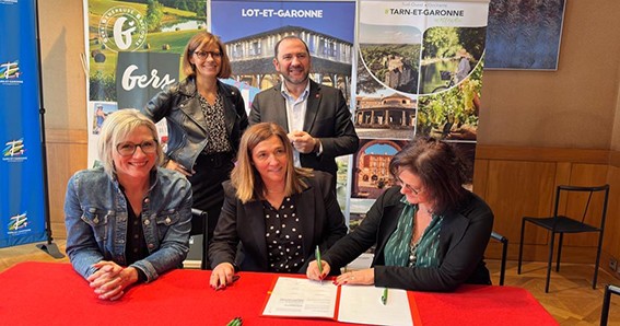 Signature Contrat de Territoire2 (002).jpg