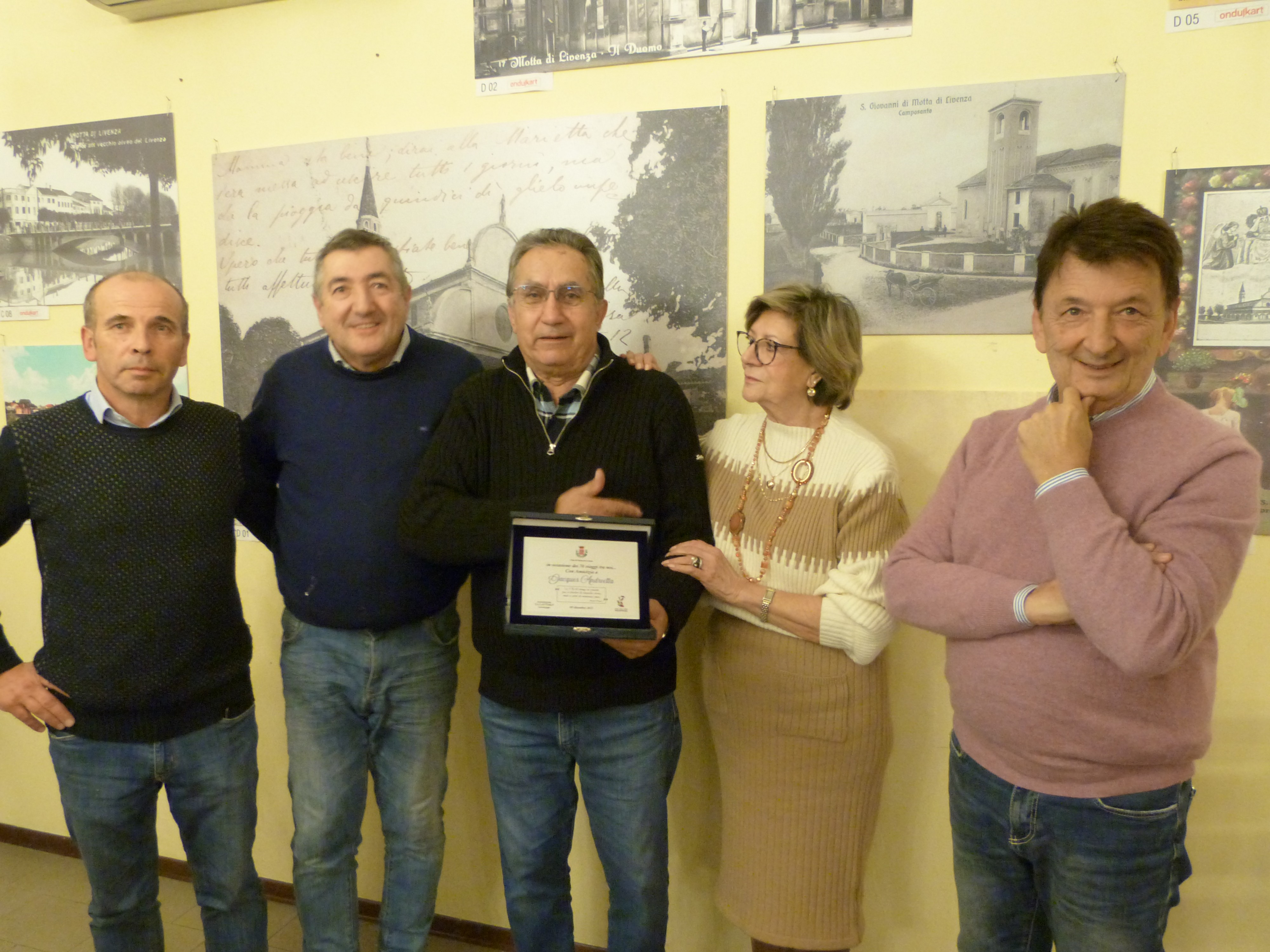 Remise de la plaque personnalisée à Jacques ANDREETTA.JPG