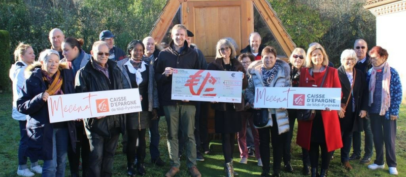 Un chèque de 1500 euros  remis par la Caisse d'Epargne de Midi-Pyrénnées à l'Association Hygie Sport
