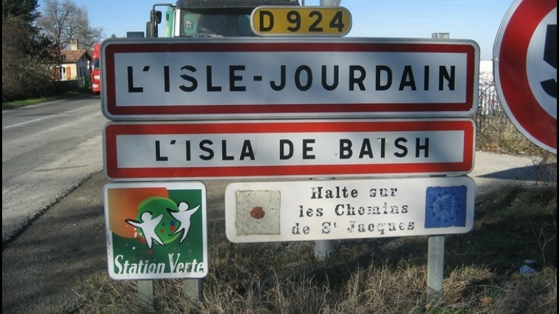 Aires de dépôt de sapins à l'Isle-Jourdain.