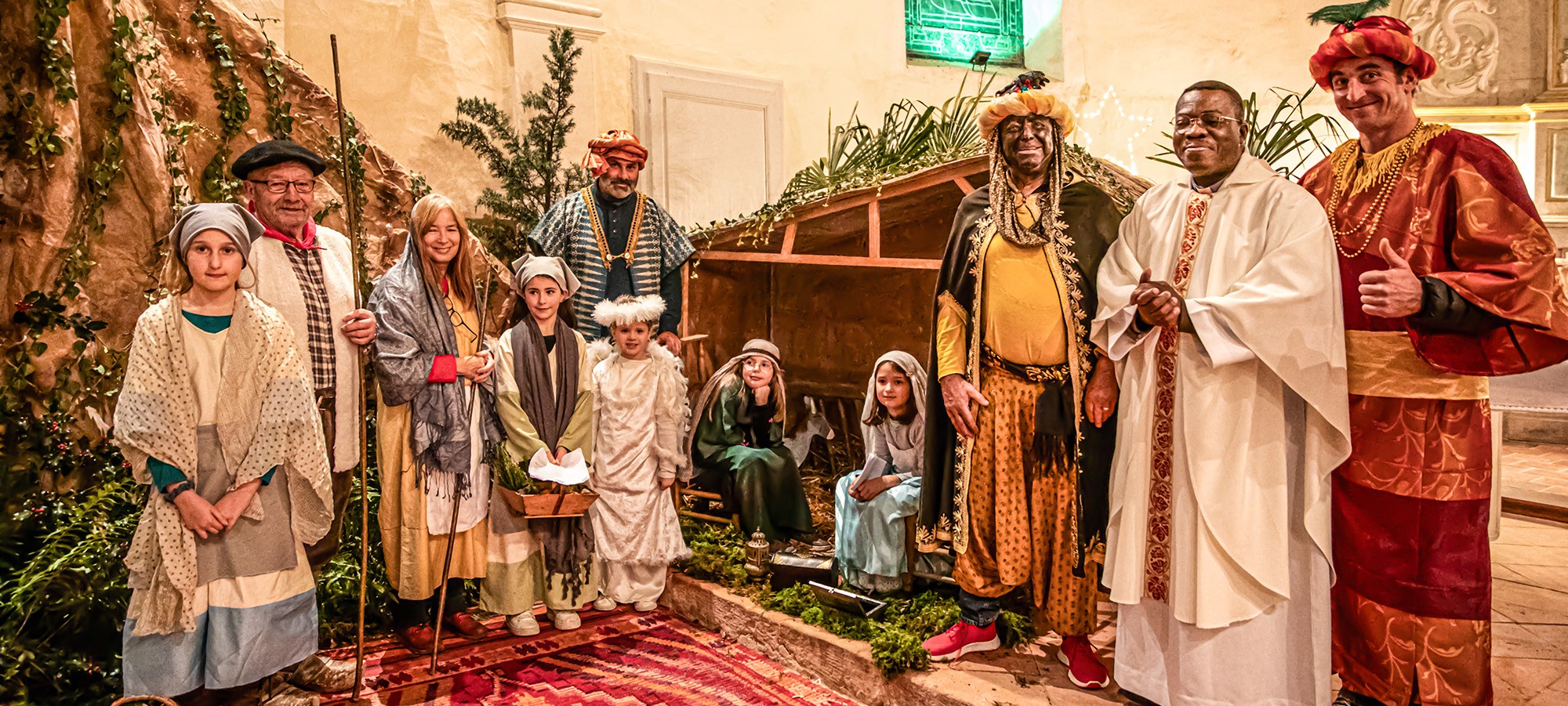 0 La crèche vivante etl'abbé Alexis Bankolé 1bis 201223.jpg