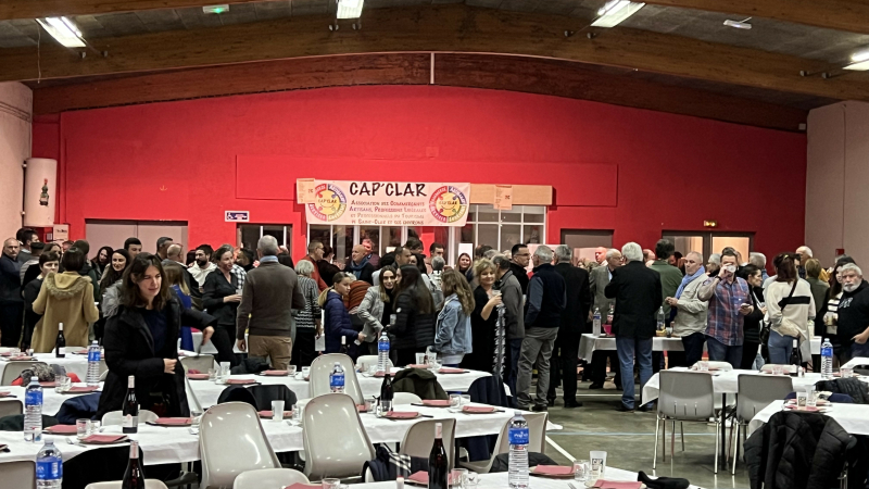Tirage au sort pour le jeu de Noël organisé par l'association Cap'Clar.