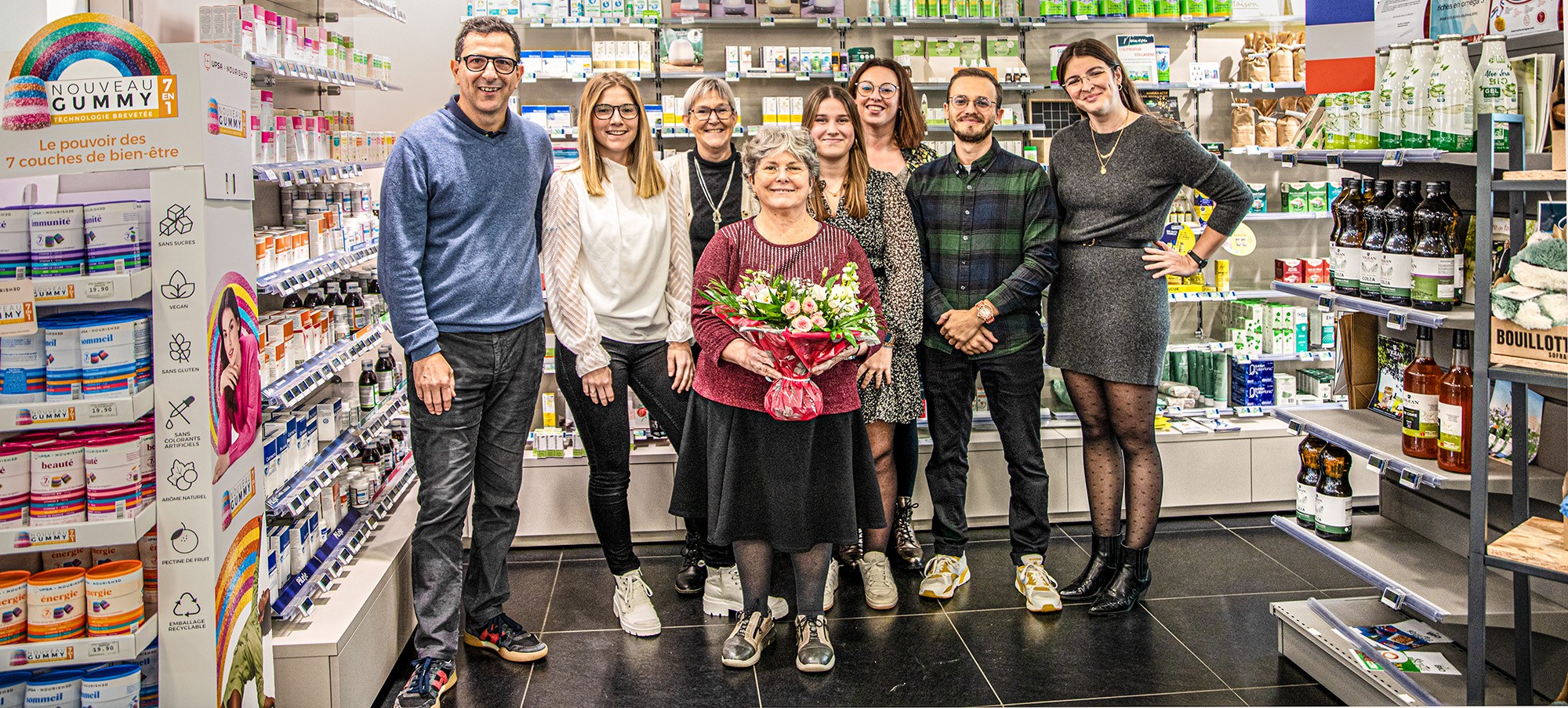 0 Remise du bouquet à Nicole Duclos 1bis 301223.jpg
