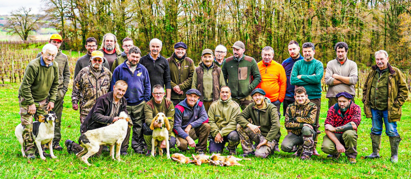 Chasseurs de lièvre avec chiens courants à Bouzon-Gellenave et villages aux alentours