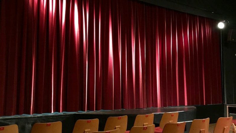 Spectacle " Le Horla " auprès des collégiens du collège Fezensaguet par la compagnie QQFL