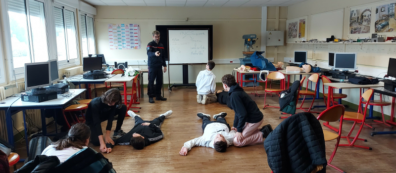 On se forme aux premiers secours au collège Gabriel Séailles!