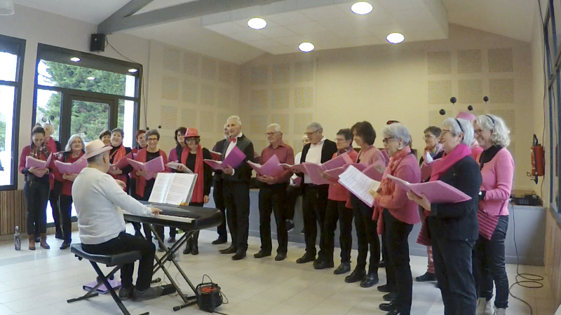 l 'ensemble vocal Mél-i Mél-o a séduit un large public