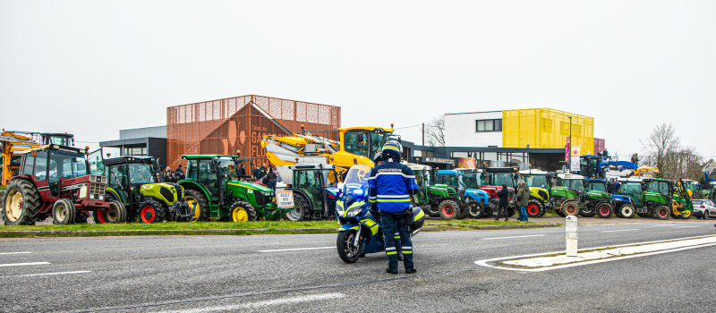 Des agriculteurs en colère se sont rassemblés à Éauze