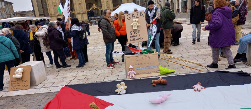 Une centaine de personnes ont manifesté pour la paix et un cessez le feu à Gaza
