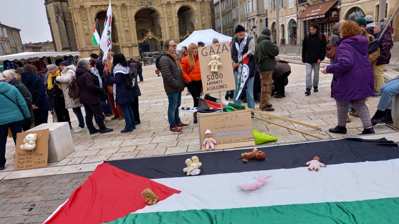 Une centaine de personnes ont manifesté pour la paix et un cessez le feu à Gaza