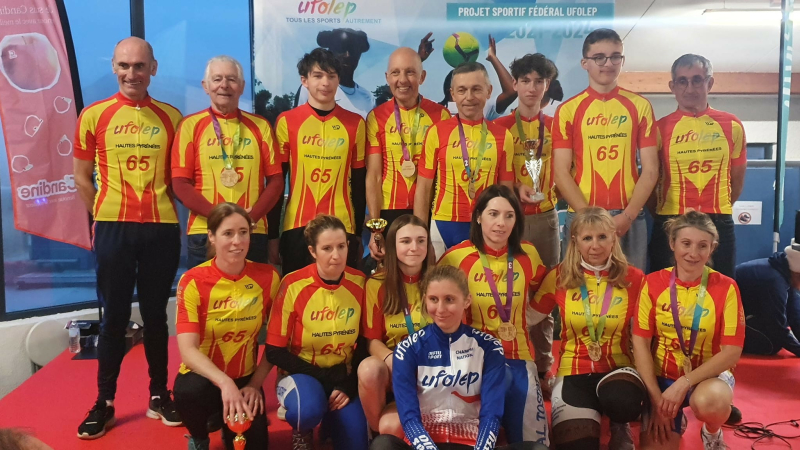 Lola LISABOIS, sacrée championne de France de cyclo cross à St Nicolas de la Grave