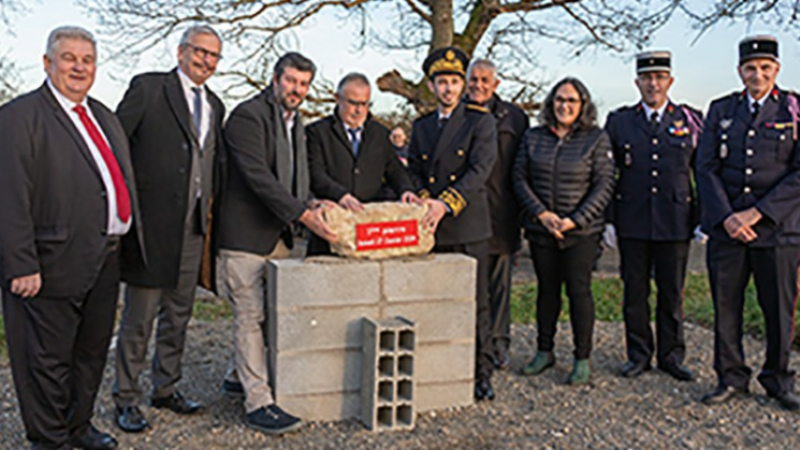 Pose de la première pierre du futur centre d'incendie et de secours.