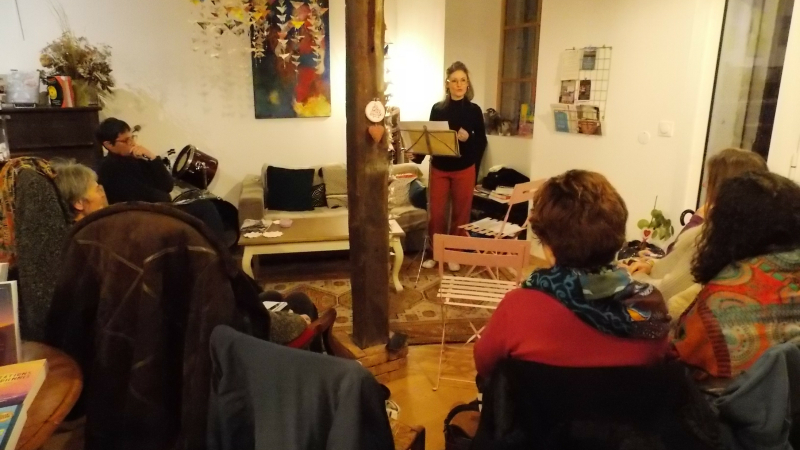 Une femme parlait aux femmes sans tabous