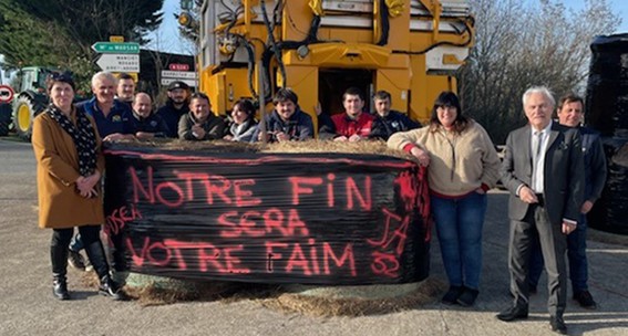 EAUZE -duffourg senateur manifestation agriculteurs 29 01 24 (002).jpg
