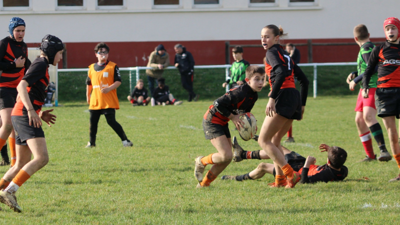 UAV Rugby : les M14 victorieux, les seniors perdent de peu...