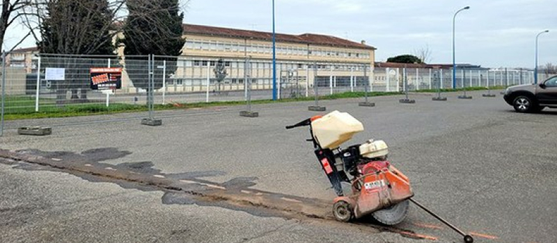 Info : début des travaux d'une ombrière à la Halle des Sports de L'Isle-Jourdain.