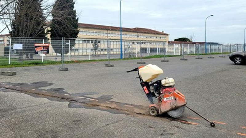 Info : début des travaux d'une ombrière à la Halle des Sports de L'Isle-Jourdain.