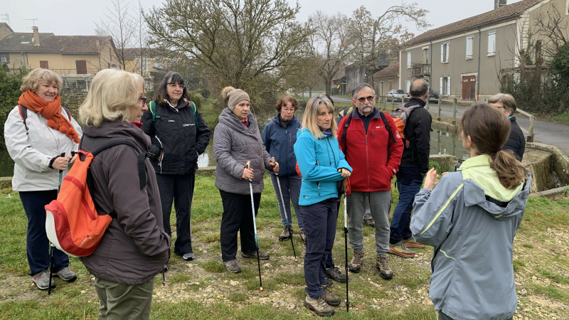 Des randonneurs du Club des Retraités Sportifs du Mirandais et de l’Astarac (CRSMA) et du Club Sportif de la Vallée de la Baïse du Brouilh Monbert (CSVB) en visite à Barran