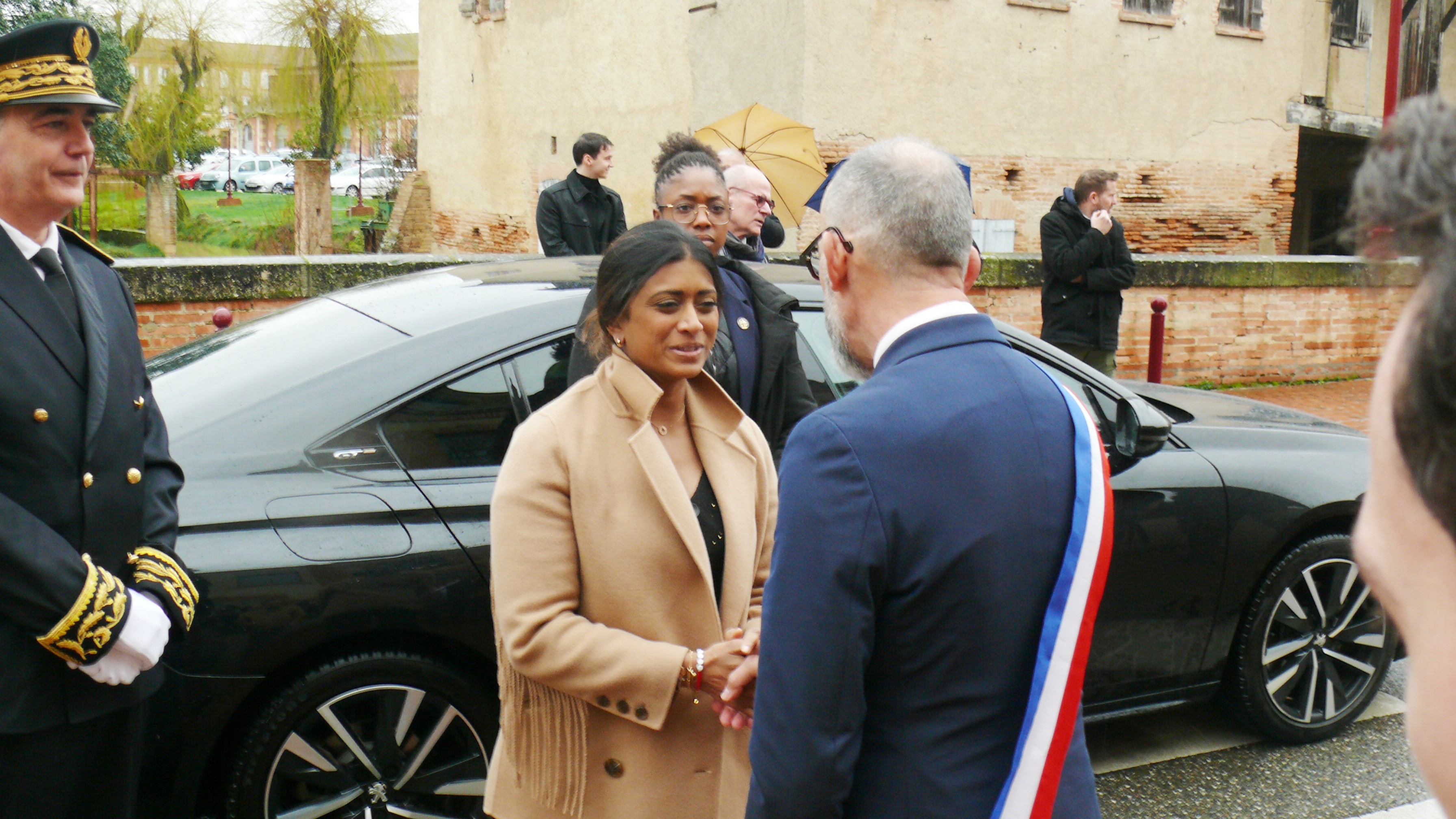 Hervé Lefebvre accueille la ministre, Prisca Thevenot.