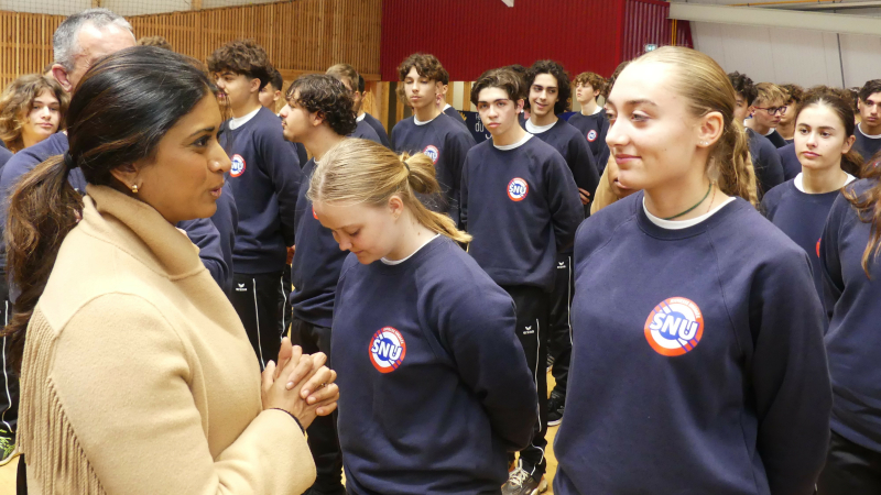 Prisca THEVENOT, ministre déléguée chargée du renouveau démocratique, porte-parole du Gouvernement en visite à Auch