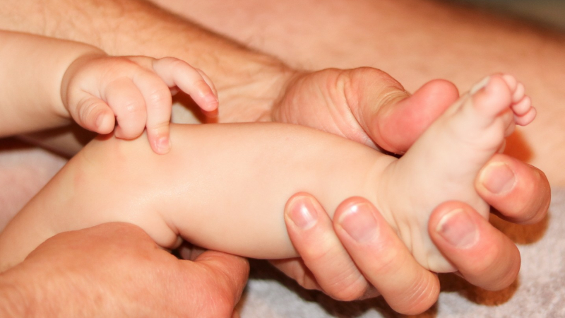 Le massage au coeur de la relation maman-bébé