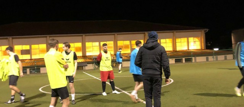 L’équipe réserve de l'UAV Foot à l'arrêt