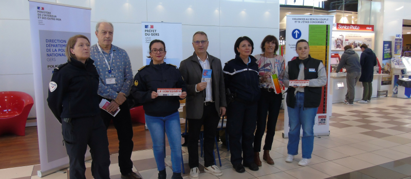 Les services de l'Etat au Centre Leclerc pour sensibiliser le public aux violences intra familiales