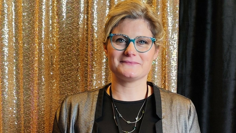 Applaudissements soutenus pour Evelyne