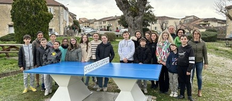 Le Conseil des jeunes inaugure la table de ping-pong
