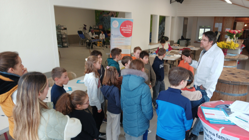 Collecte de sang à Lasseran : les enfants s'informent