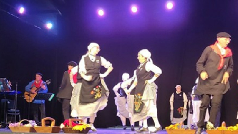 Lous Mirandès exporte le folklore du mirandais