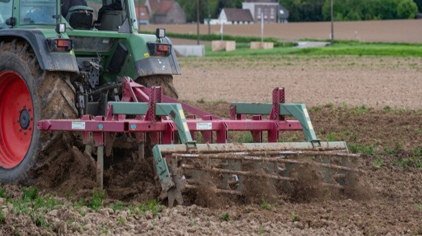 tracteur labours.jpg
