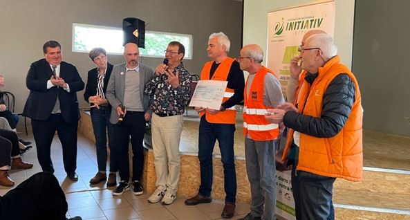 La remise du chèque de 2 000 euros.