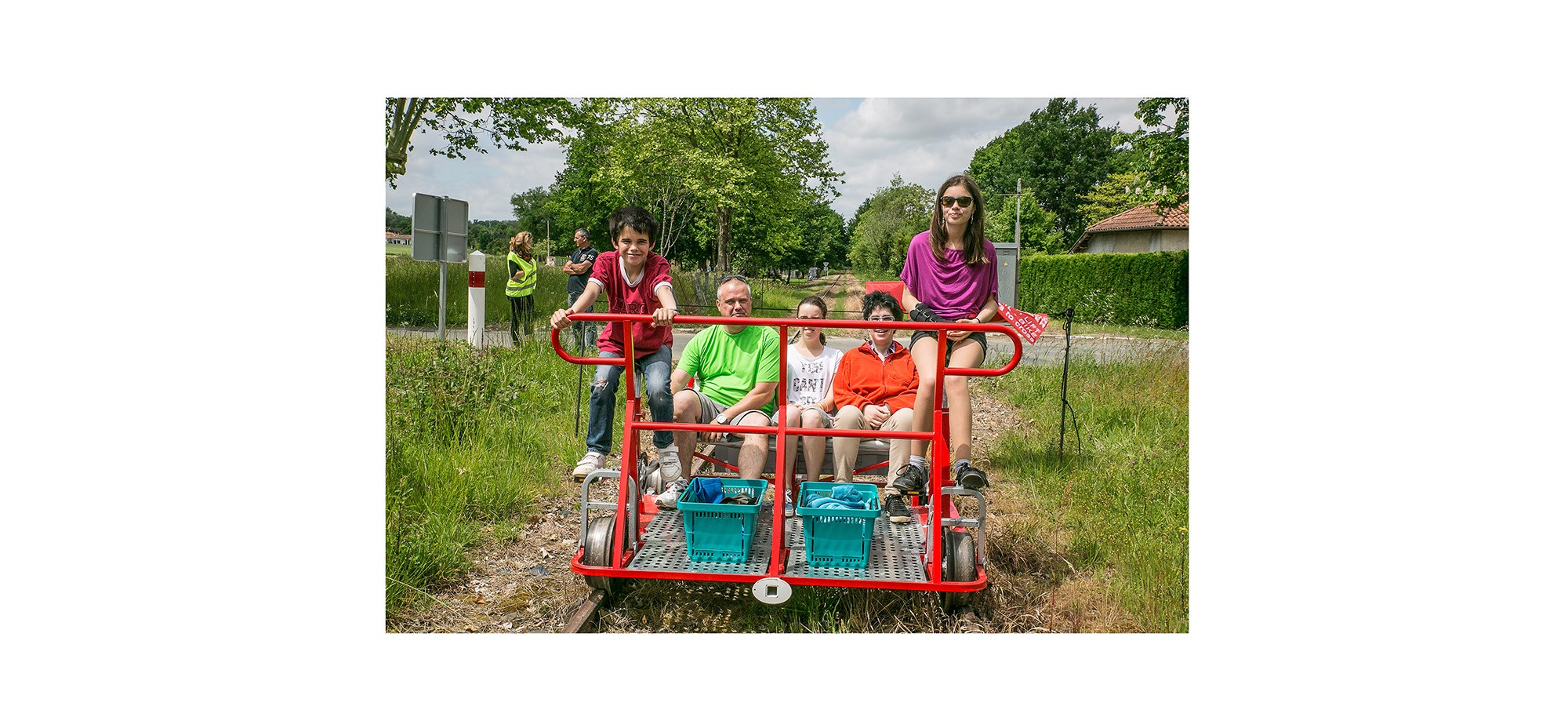 0 Une famille sur le vélorail copie 1bis 100514.jpg