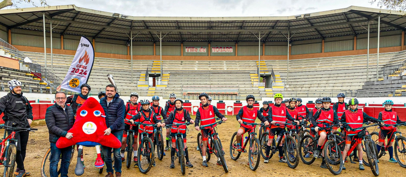 Les collégiens de la cité scolaire d'Artagnan de Nogaro roulent pour la flamme olympique