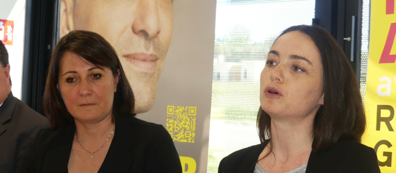 Elles réveillent l'Europe : Claire Fita et Chloé Ridel en campagne dans le Gers.