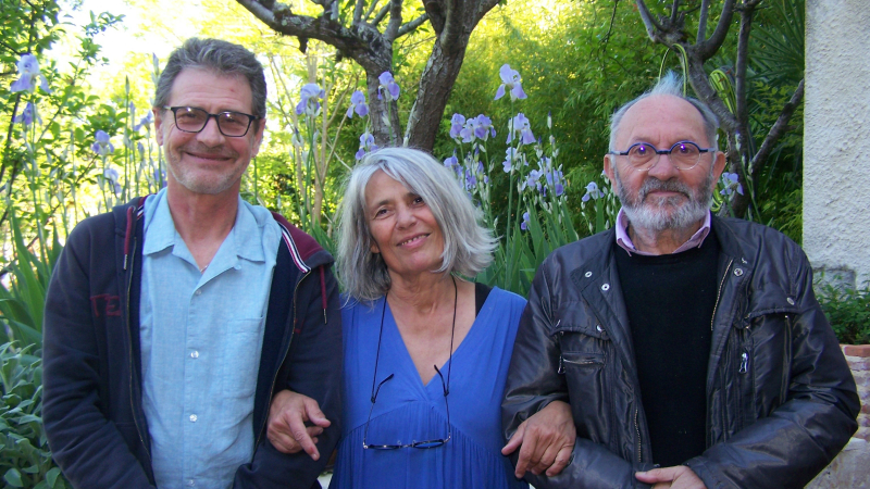 Vernissage d'une exposition de trois artistes dans un espace personnel à Monfort.
