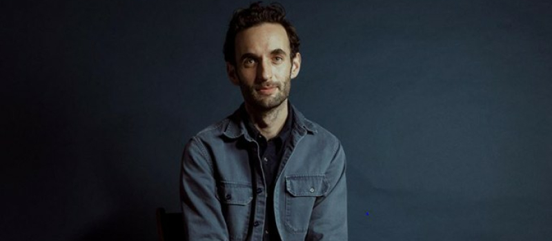 une des voix les plus singulières de la guitare jazz Julian Lage