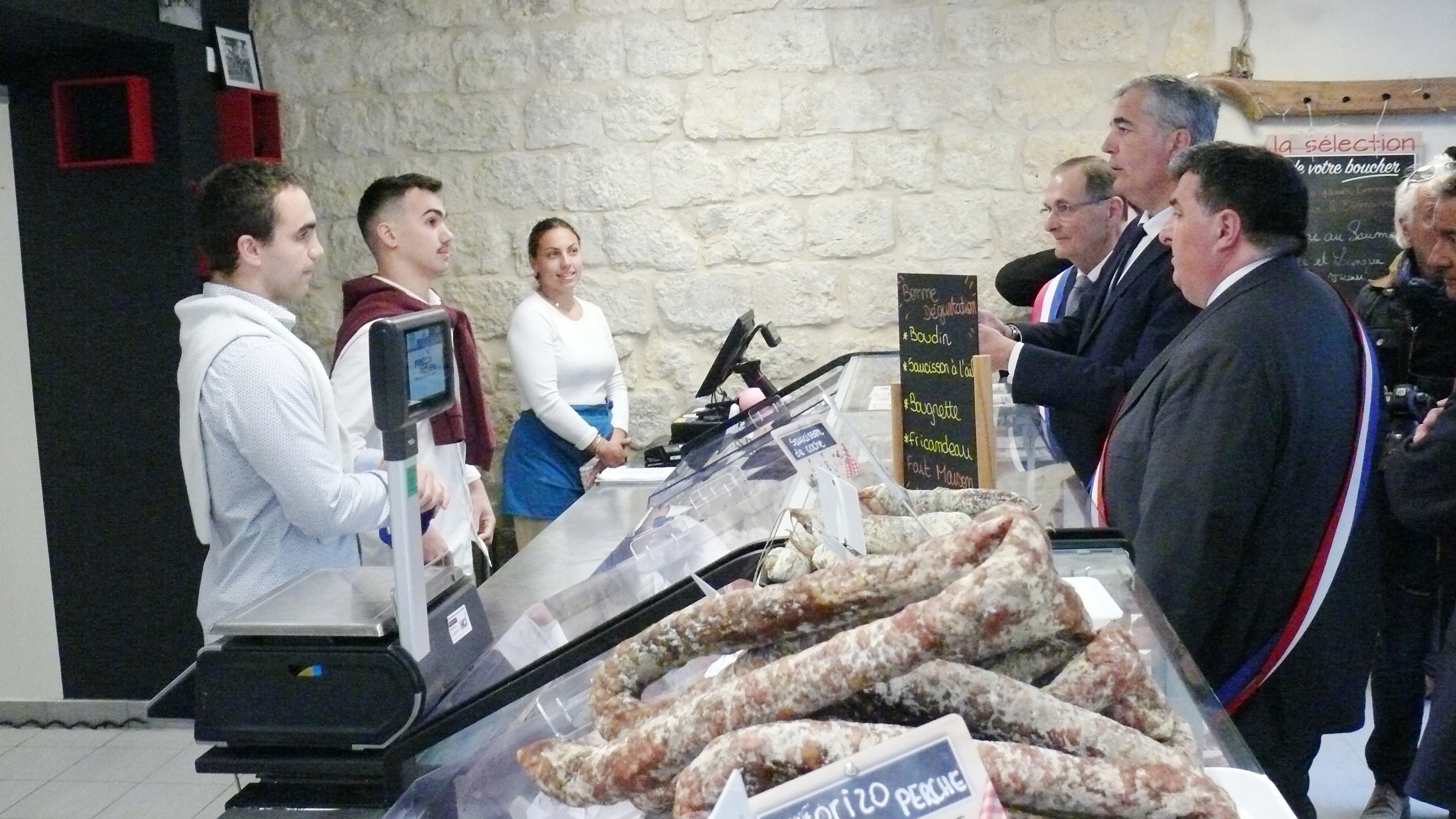 Guy Lapeyre, Laurent Carrié et David Taupiac découvrent la boucherie " Bernes Ben Minjat"