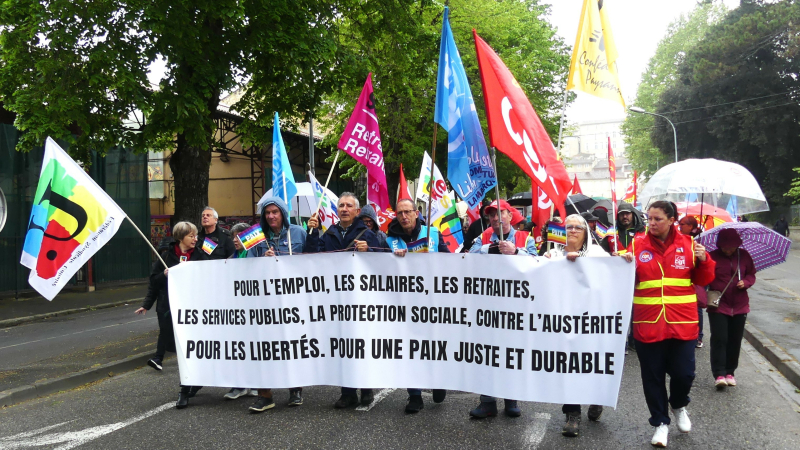 Un triste 1 mai : pluie, 7°c , situation sociale en berne mais des militants toujours enthousiastes