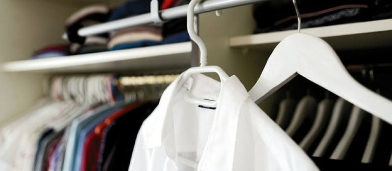 Vide dressing sous la halle de Mauvezin organisé par le Foyer Rural