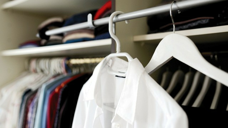 Vide dressing sous la halle de Mauvezin organisé par le Foyer Rural