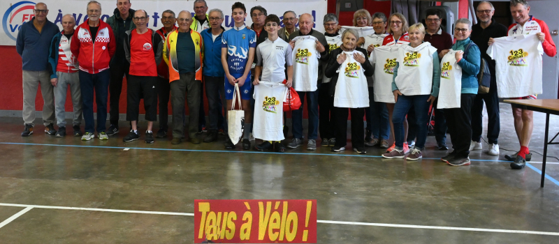 Le cyclo-club de Saint-Clar a réalisé sa randonnée de l'ail le 19 mai .