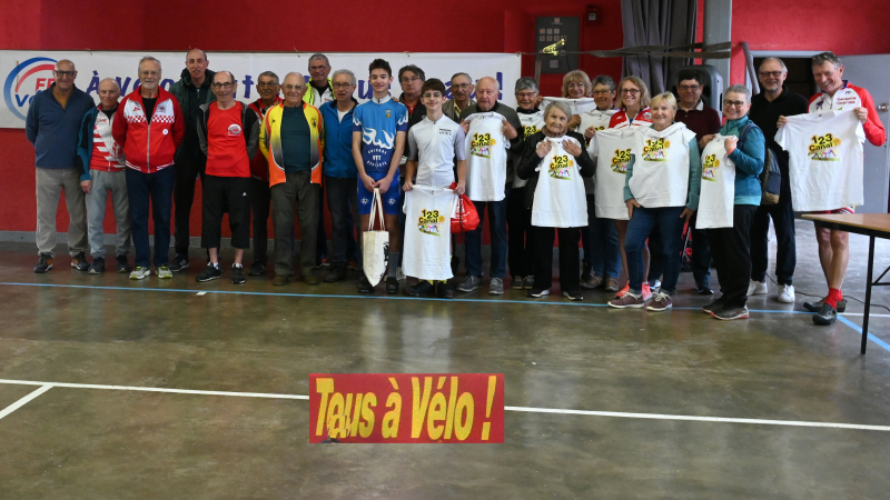 Le cyclo-club de Saint-Clar a réalisé sa randonnée de l'ail le 19 mai .